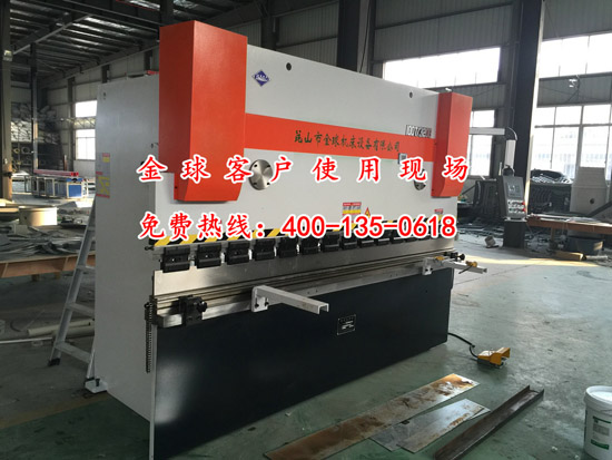 吳江液壓折彎?rùn)C(jī)使用現(xiàn)場(chǎng)