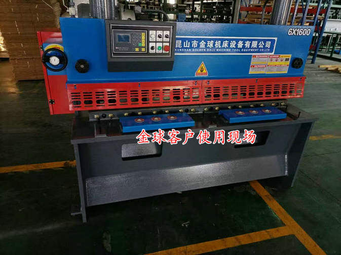 數(shù)控液壓閘式剪板機(jī)到達(dá)客戶工廠